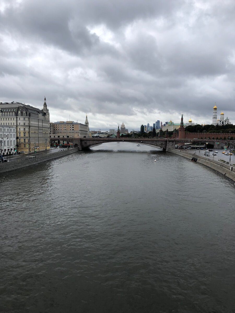 ВИД С ПАРЯЩЕГО МОСТА НА КИТАЙГОРОДСКУЮ СТЕНУ