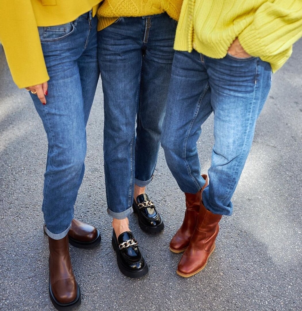 Какую От классического варианта до неформального, обувь носить с джинсовыми брюками?.