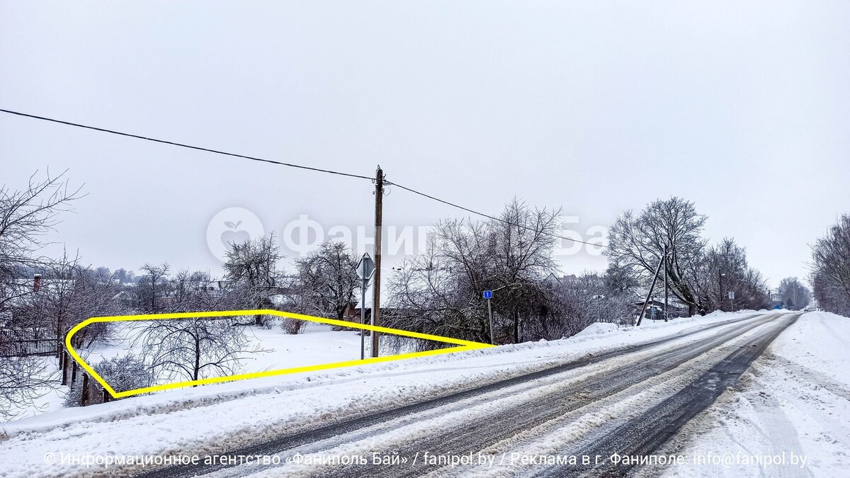 На фото: желтым цветом отмечена граница выставленного на аукцион земельного участка. Фотография носит иллюстративный характер.