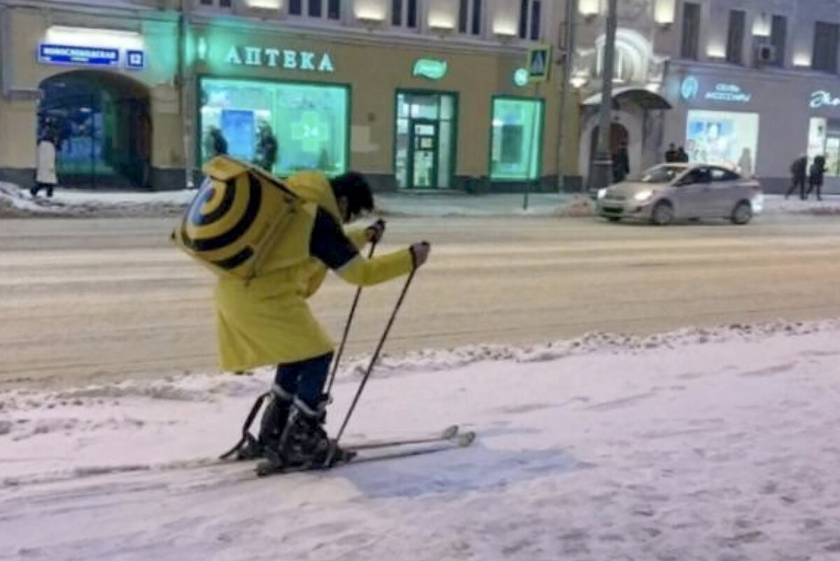 Вот таких брендированных людей на севере Приморского края представить себе сложно