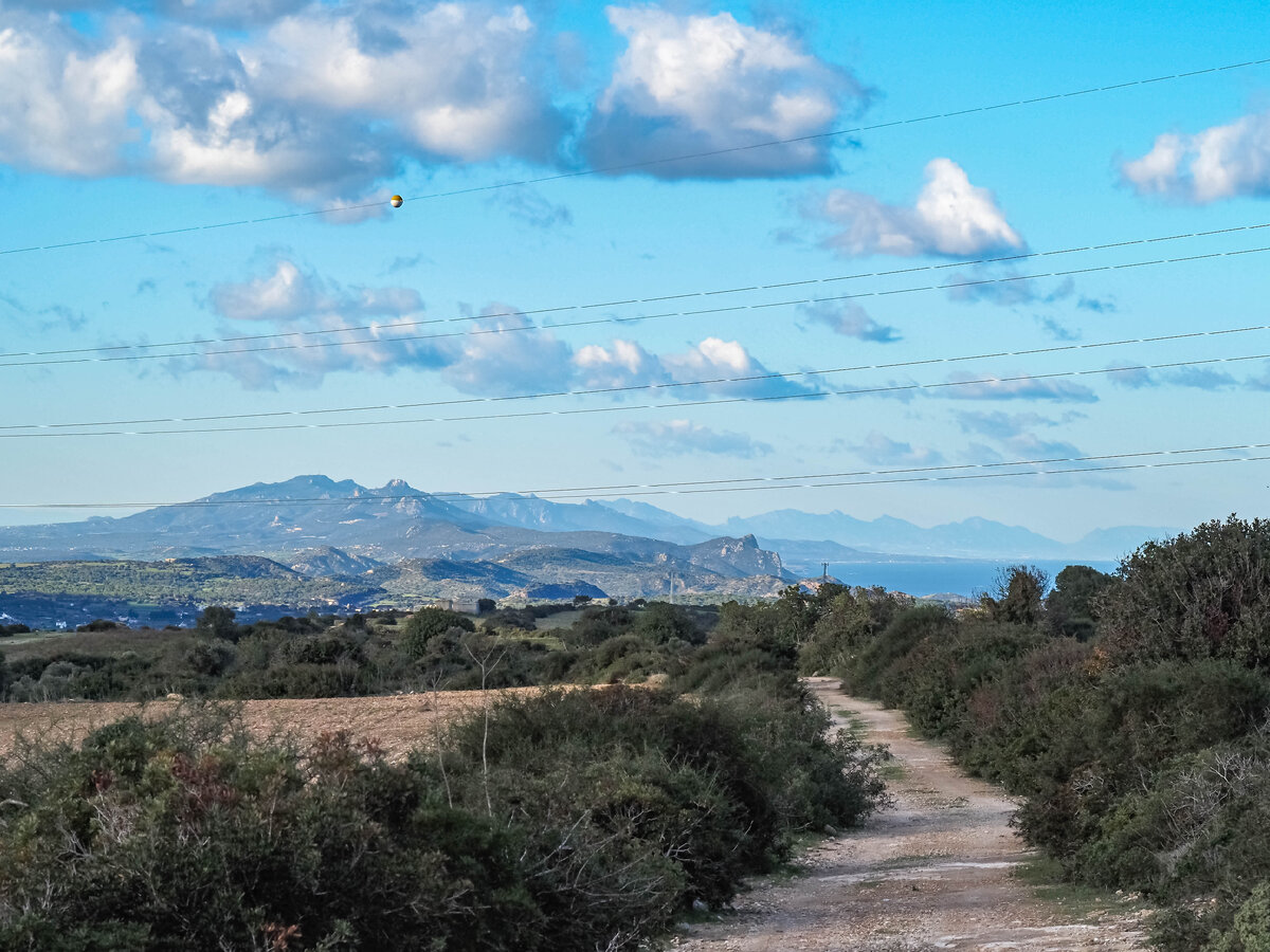 Пейзажи Северного Кипра. Впереди Киренийские горы