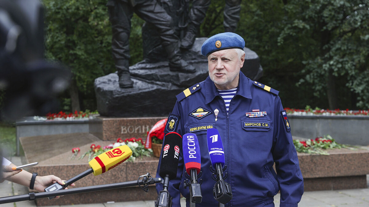 Бывший воин-десантник, а ныне лидер парламентской партии в Думе, Сергей Миронов. Фото Яндекс.Картинки. 