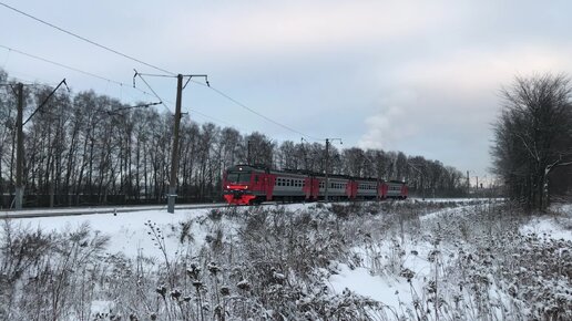 Железная дорога 2021. Пассажирский поезд зимой. Зима в Москве. Бешеный поезд Ярославль. Поезд зима Калтан.