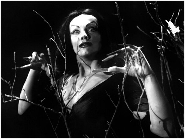  Майла Нурми в образе Вампиры