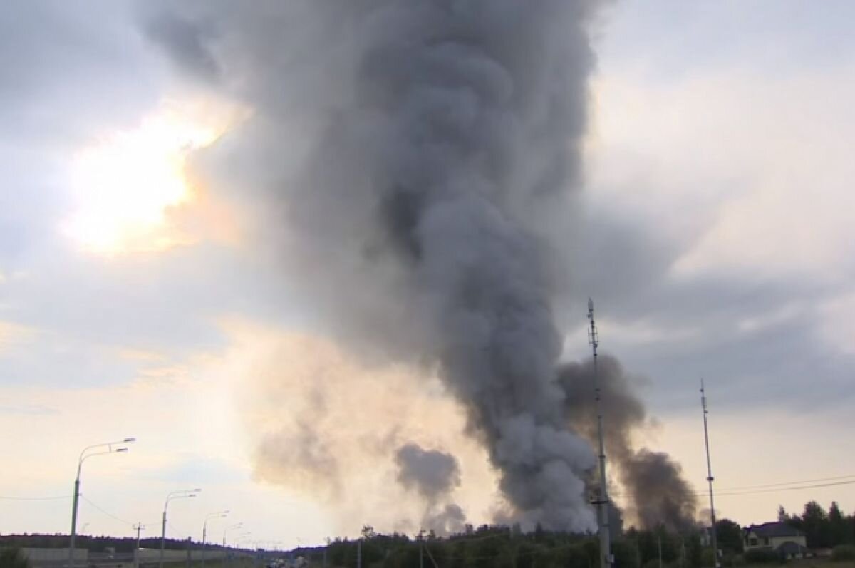    На горящем складе Ozon зафиксировали повышенный уровень диоксида азота