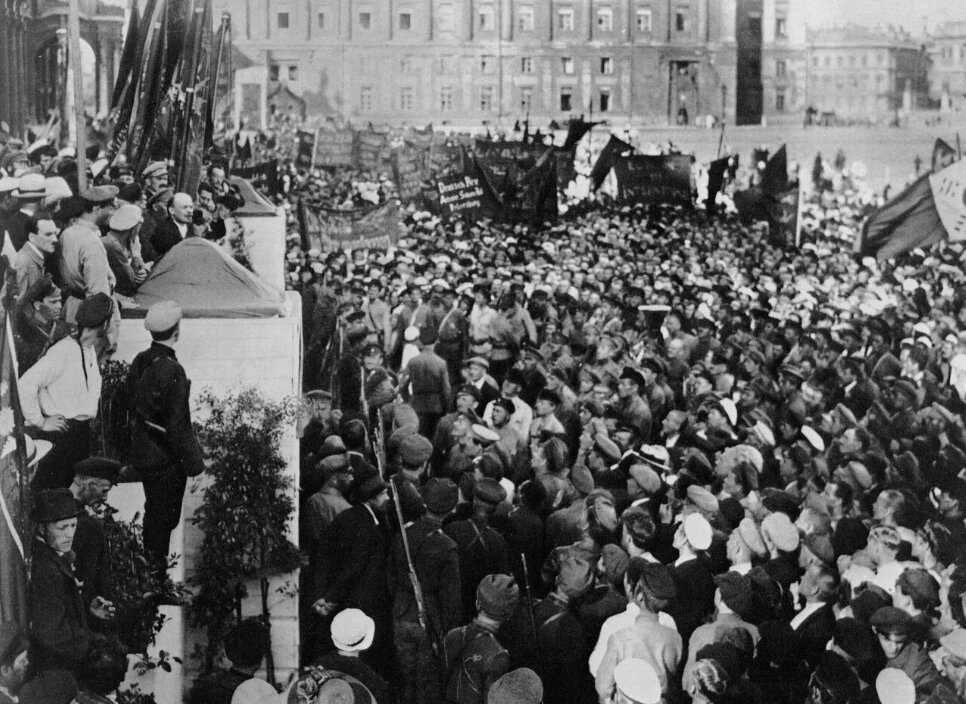 Ленин произносит речь на митинге. 1920 год