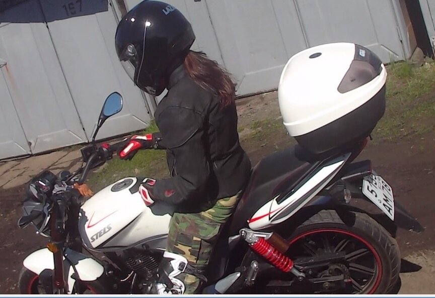 Чем прибили кофр, так и держится