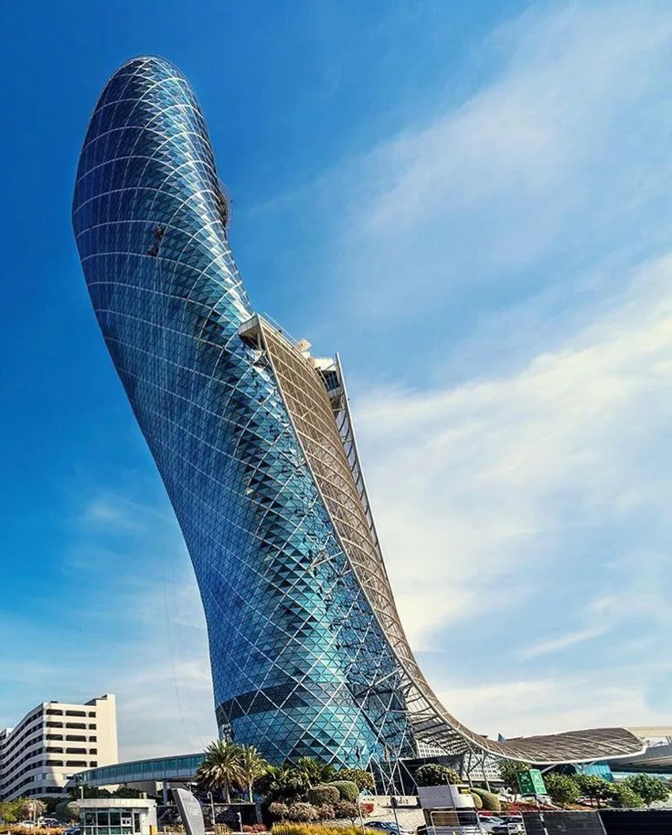 Gate towers. Башня «Capital Gate» (Абу-Даби, ОАЭ,. Небоскребы Абу Даби. Падающая башня Абу Даби. Башня Capital Gate.