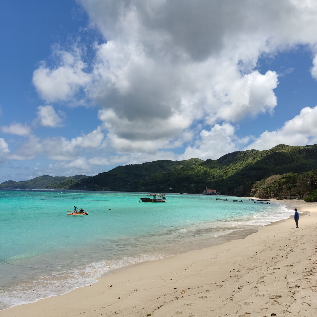 Anse Royale в правую сторону