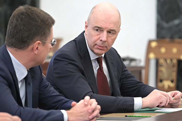    «Для нас принципиально, чтобы курс рубля был предсказуемым. Это важно и для людей, и для бизнеса», — рассуждал чуть больше недели назад министр финансов РФ Антон Силуанов Фото: Federation Council of Russia/via Globallookpress.com / www.globallookpress.com
