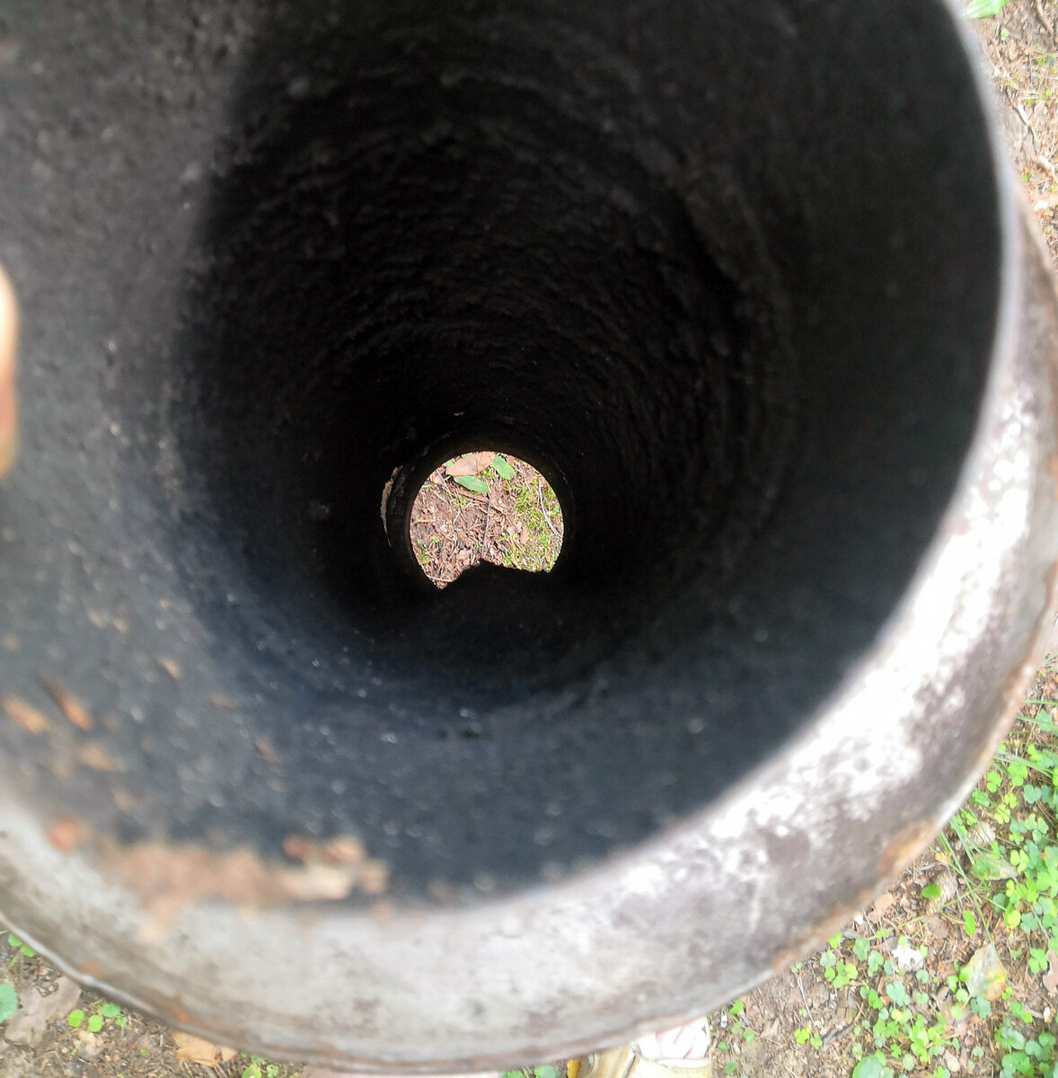 виден выступ в центе где стенки трубы выдавило вовнутрь