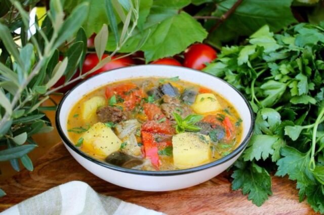 Суп-шурпа из баранины с овощами и специями