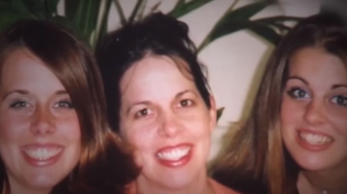 Рэйчел с дочерями