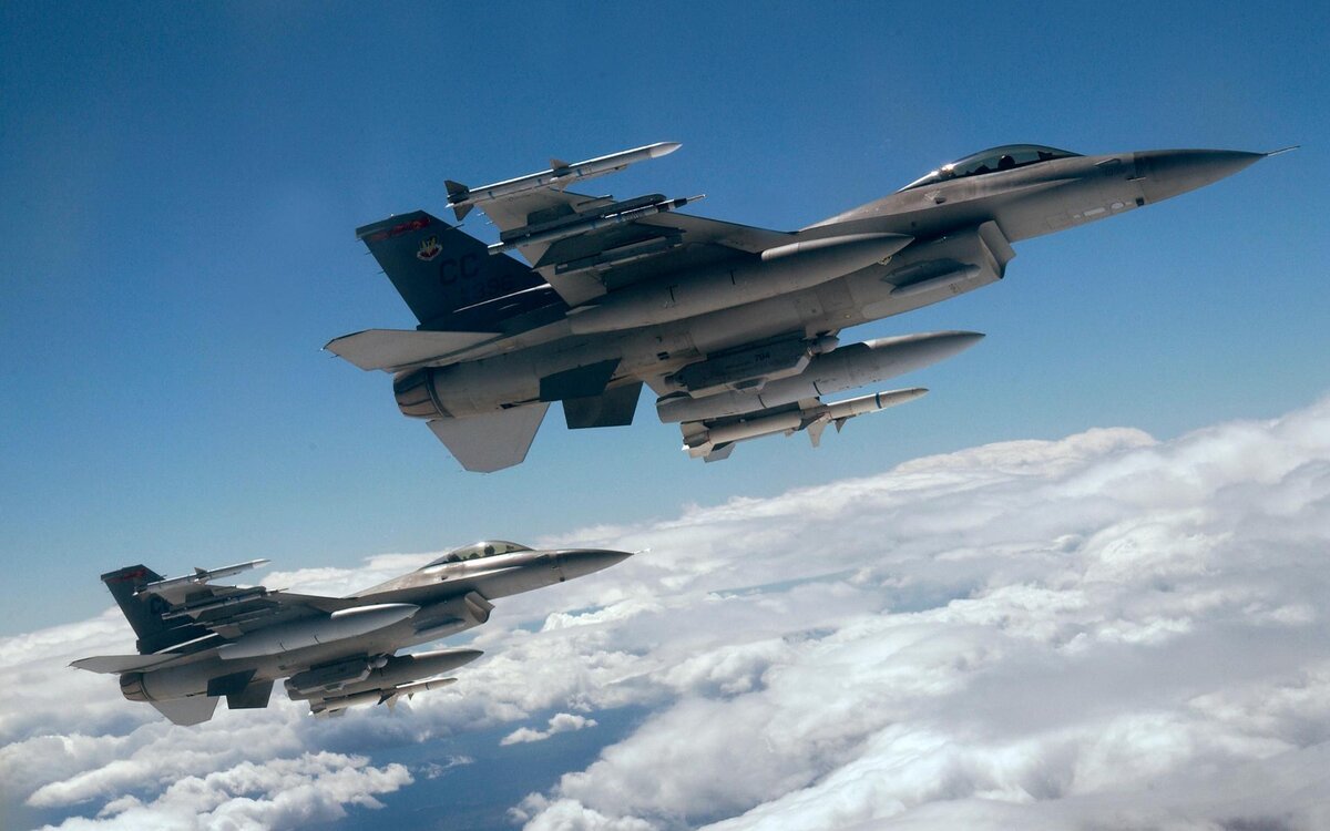 Поскольку в ближайшие месяцы ожидается поставка истребителей F-16 на Украину, мнения об их полезности разнятся от "переломного момента" в противостоянии с Россией до пустой траты ресурсов.-2