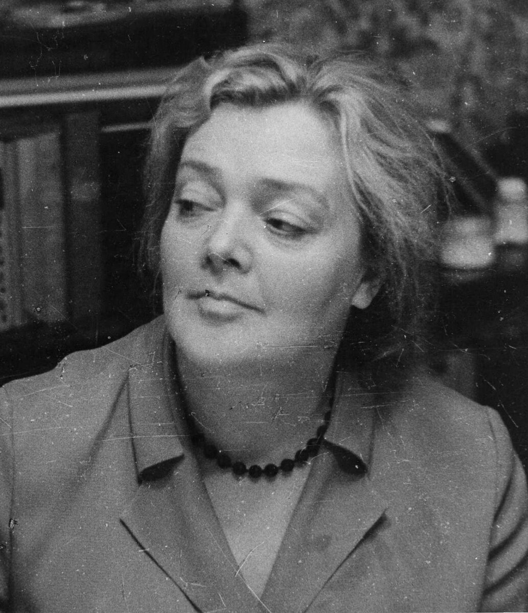 Не правда ли, великолепная дама? Это Ольга, о которой вы узнаете ниже.