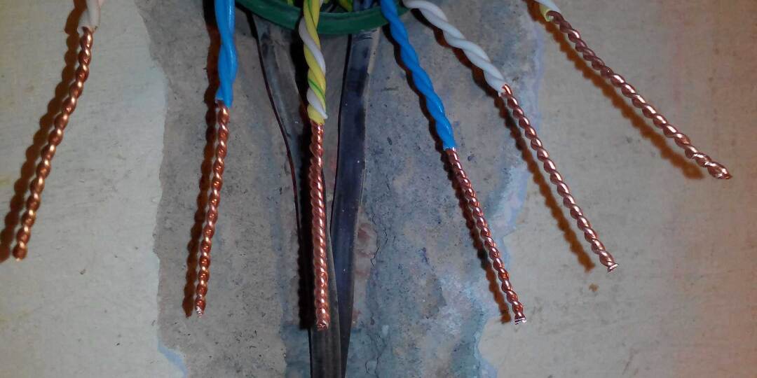 Малоизвестный способ увеличить надежность скрутки проводов. Совет подписчика