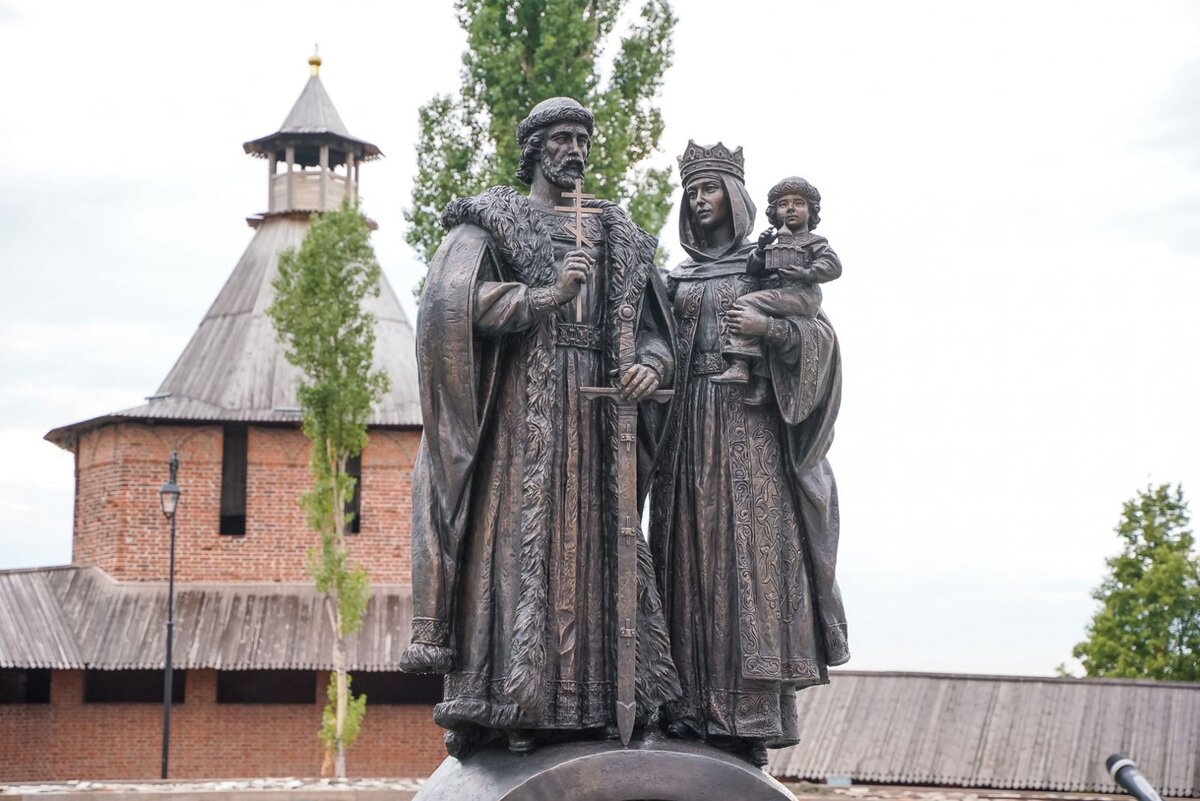 Памятник князю Дмитрию с супругой в Нижнем Новгороде. Из открытых источников