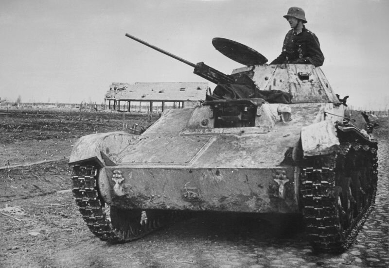 Оставленный без топлива советский танк Т-60 (захвачен немцами). Источник: https://www.pinterest.ru/pin/362047257525687755/