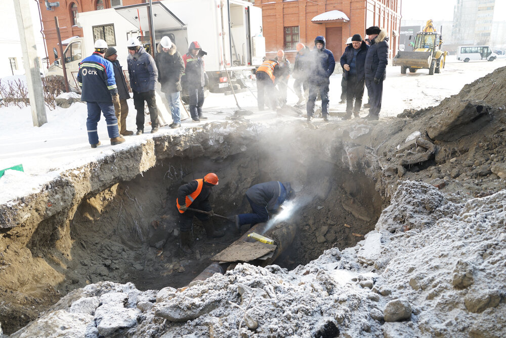 Деловой бийск газета. Тепловые сети Бийск. Тепловые сети Бийск праздник-день.