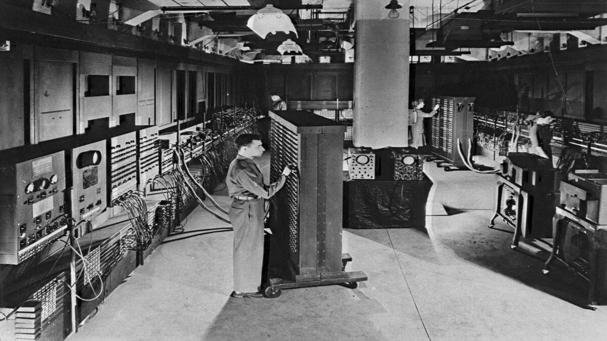 Станция первого поколения. Джон фон Нейман Eniac. ЭВМ ЭНИАК поколение. Начало эпохи первая ЭВМ Eniac. Первая ЭВМ ЭНИАК Нейман.