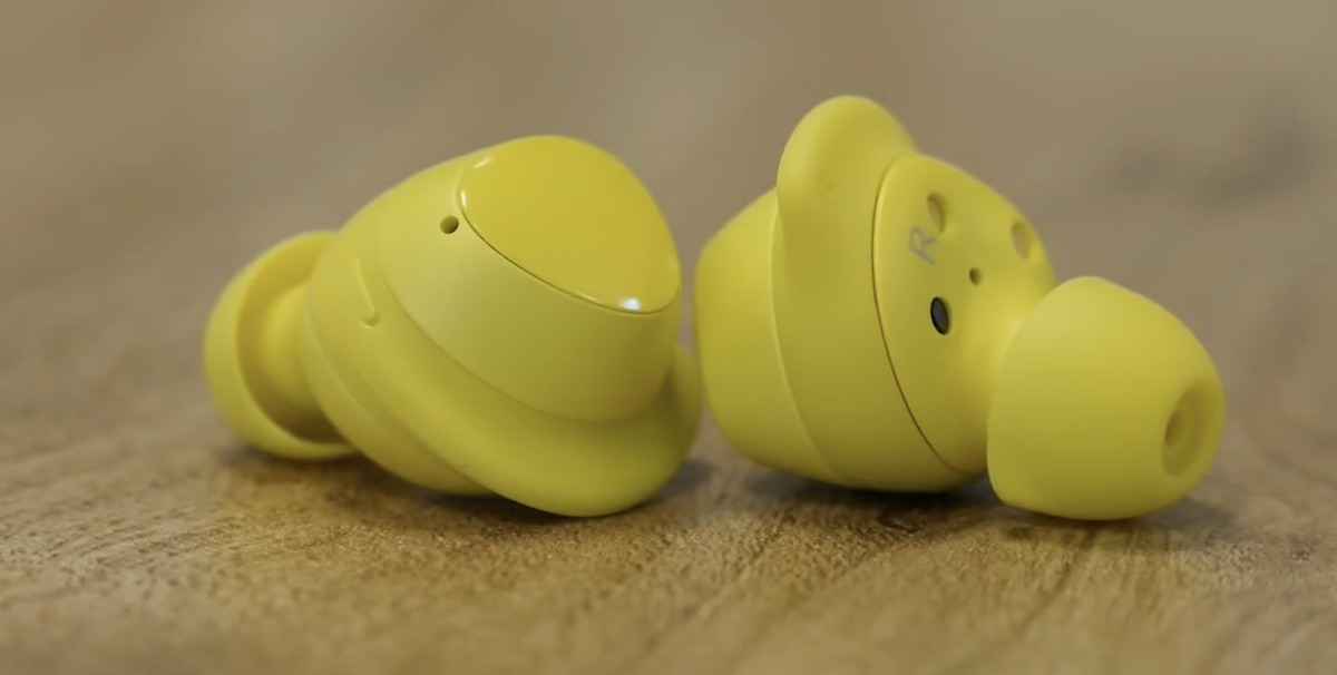 Galaxy buds 3. Наушники Samsung Galaxy Buds Yellow(цитрус). Наушники самсунг Buds желтые. Galaxy Buds фото желтые. Галакси Будс плюс купить.