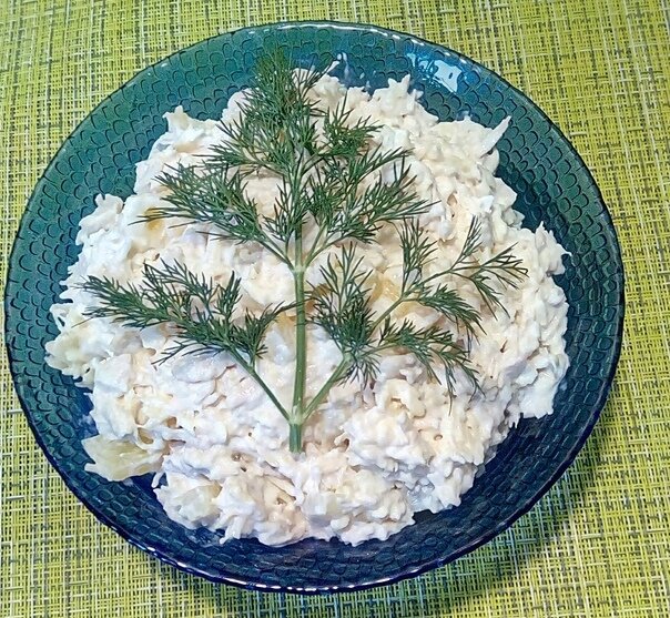 Сегодня хочу поделиться с вами самым вкусным вариантом данного салата! Простой, легкий в приготовлении и очень вкусный салат!