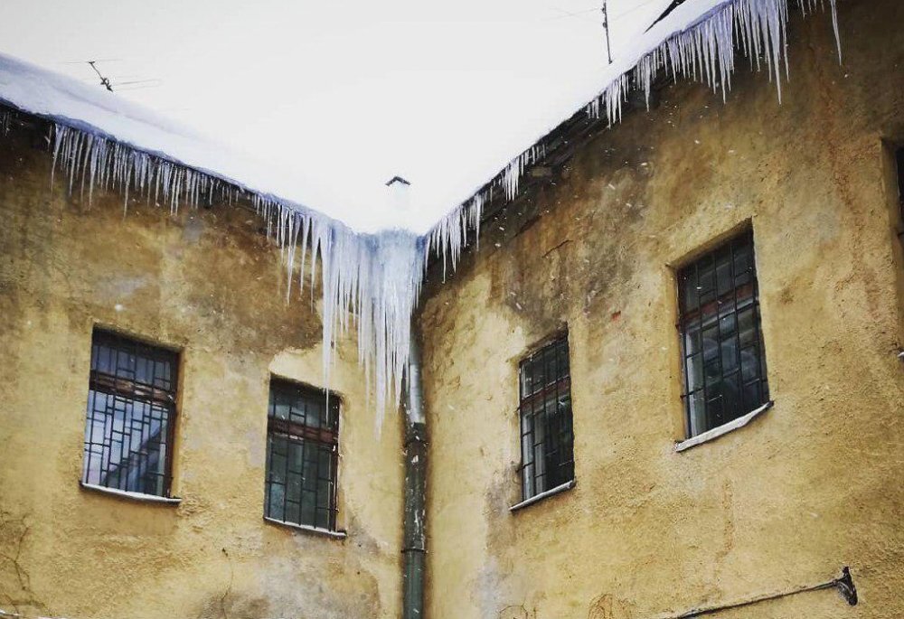 Петербургские сосульки. Фото "Протестный Петербург" 