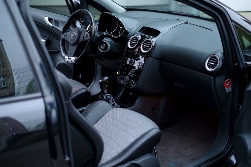 Французский автоконцерн Peugeot-Citroen принял решение о возвращении бренда Opel на российский рынок. С 2015 года, когда General Motors вывел этот бренд с российского рынка, Opel успел сменить владельца, перейдя к французам.