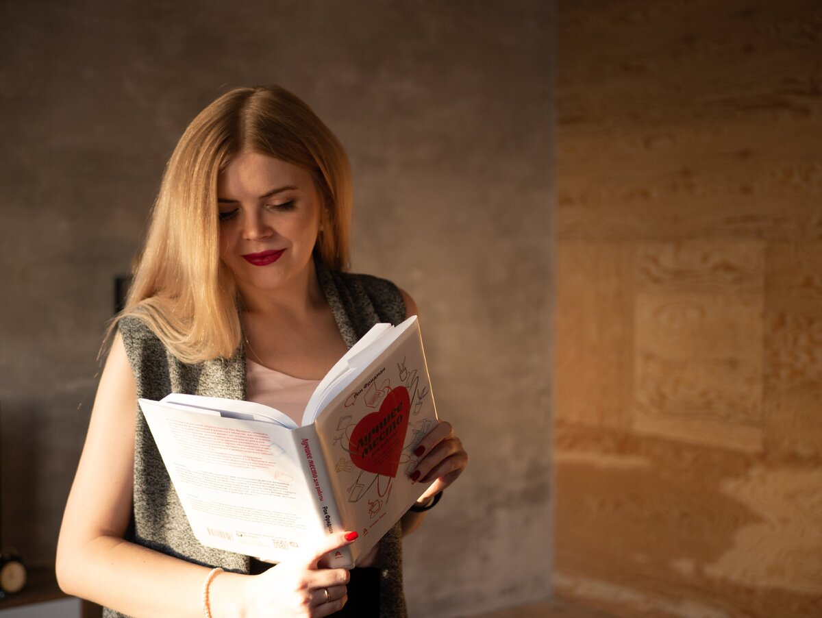 Сейчас я работаю руководителем в международной образовательной компании и занимаюсь карьерным консультированием 