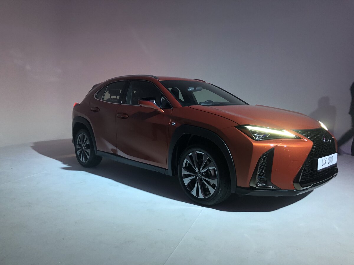 Закрытая презентация Lexus UX или вечеринка для халявщиков. | ЗахароV Drive  | Дзен