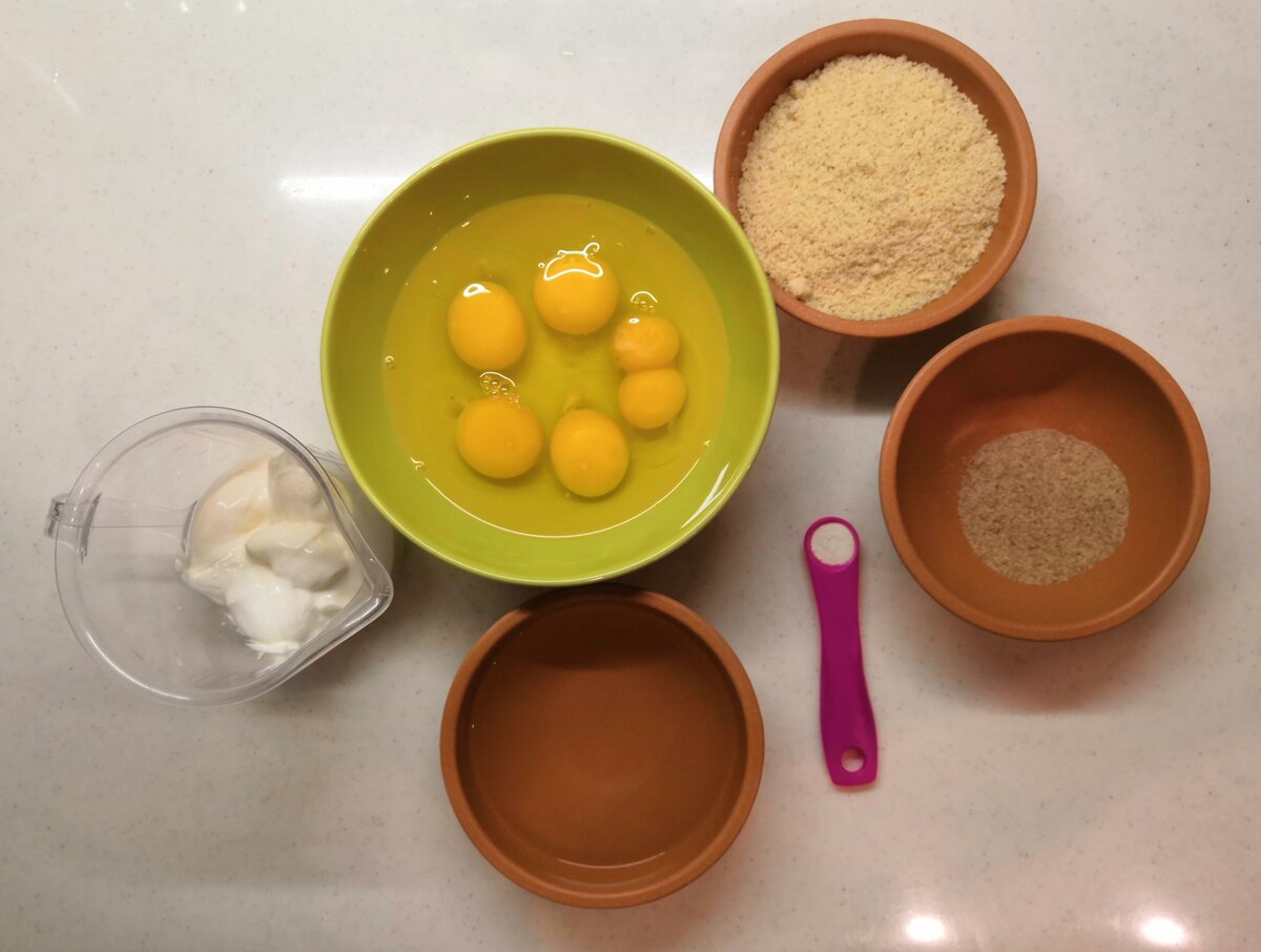 Одно яйцо попалось с двойным желтком