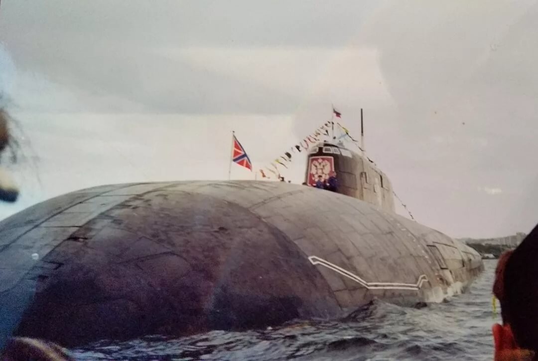 Курск субмарина в мутной воде. К-141 подводная лодка. Подводная лодка "Курск". Курск АПЛ подлодка. Атомная подводная лодка Курск.