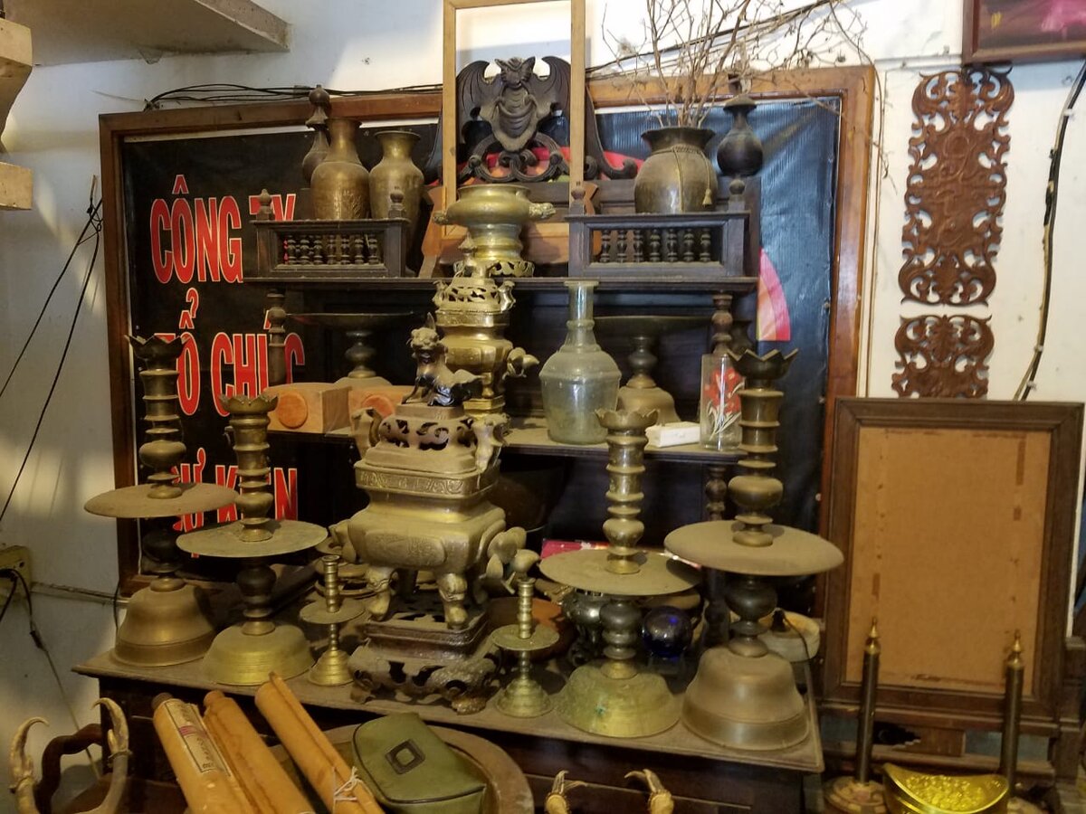 Какие-то древние вьетнамские канделябры