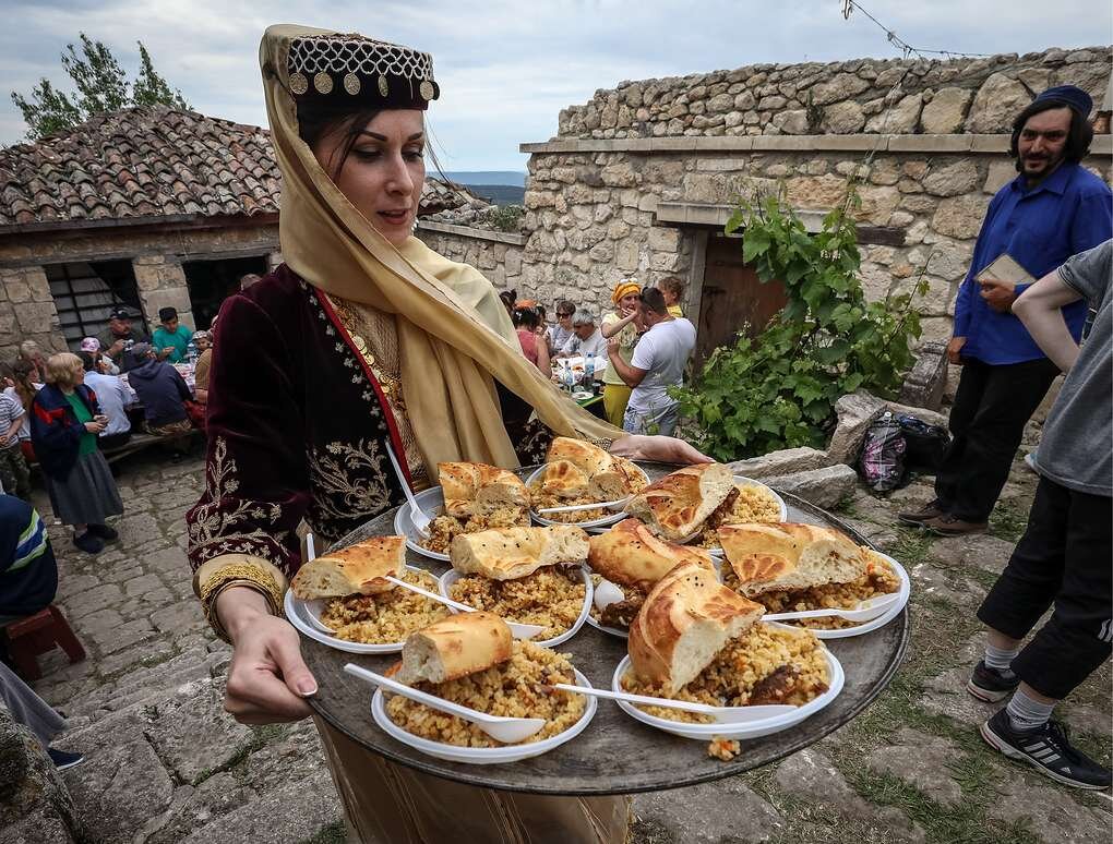 Караит. Крымские евреи караимы. Крымские евреи крымчаки караимы. Крымский татарин и караимы. Крымские народности караимы.