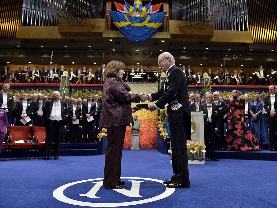 Вручение Нобелевской премии белорусской писательнице Светлане Алексеевич.