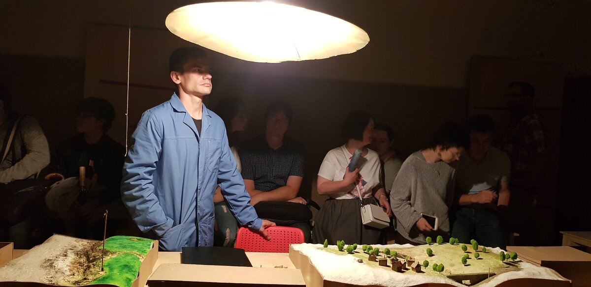 Фото из спектакля "Музей инопланетного вторжения" 