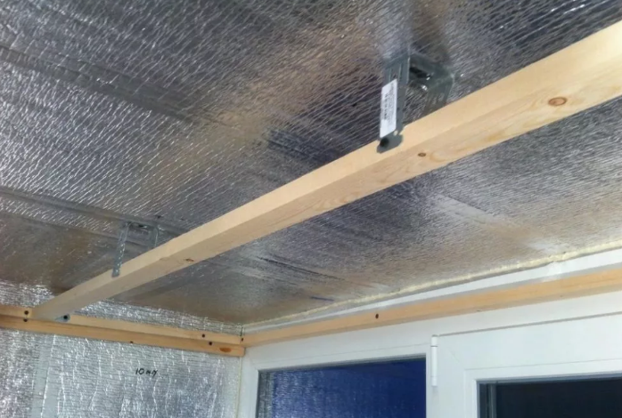 Подвесной потолок каркас из брусьев