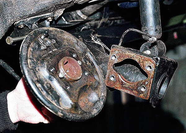 Под некоторые из болтов будут подкладываться регулировчные шайбы