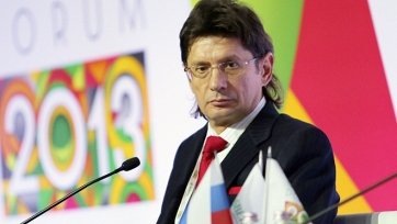 Фото: 24smi.orgПо словам Федуна, уже в ближайшем будущем спартаковцы будут вынуждены пойти на сокращение клубного финансирования.
