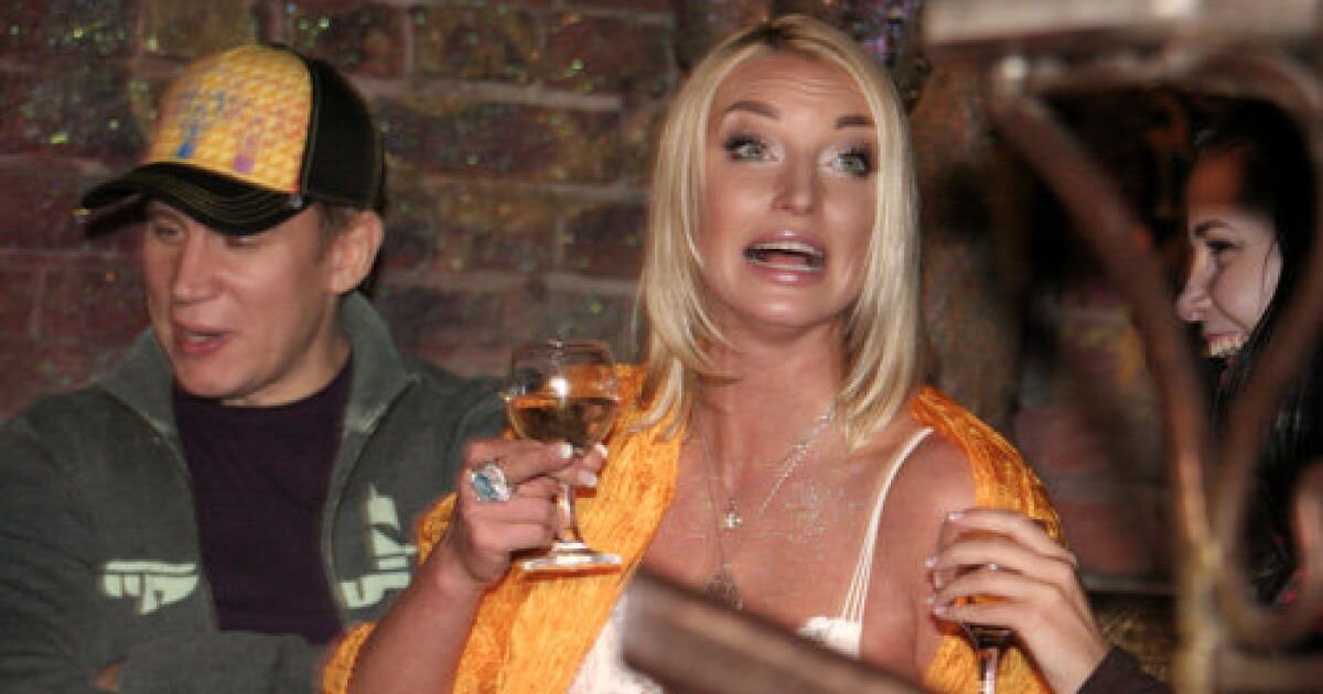 Под шафе слушать. Волочкова пьет