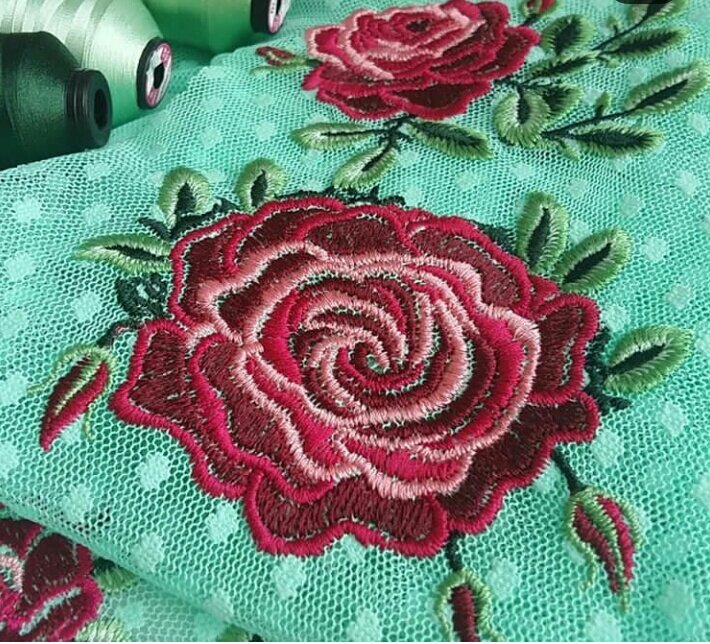 Готовое полотно можно украсить вышивкой! Здесь машинная вышивка на сетке! А так - простор для фантазии! В шитье только так!