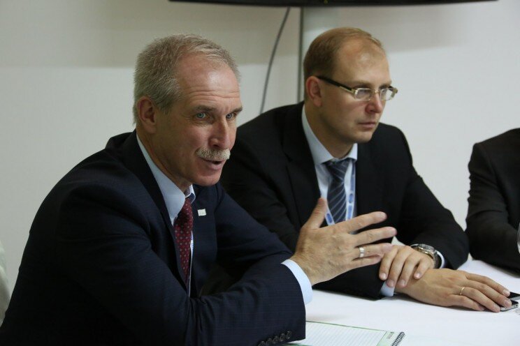 Губернатор Ульяновской области Сергей Морозов (слева) и председатель правительства Ульяновской области Александр Смекалин (справа)