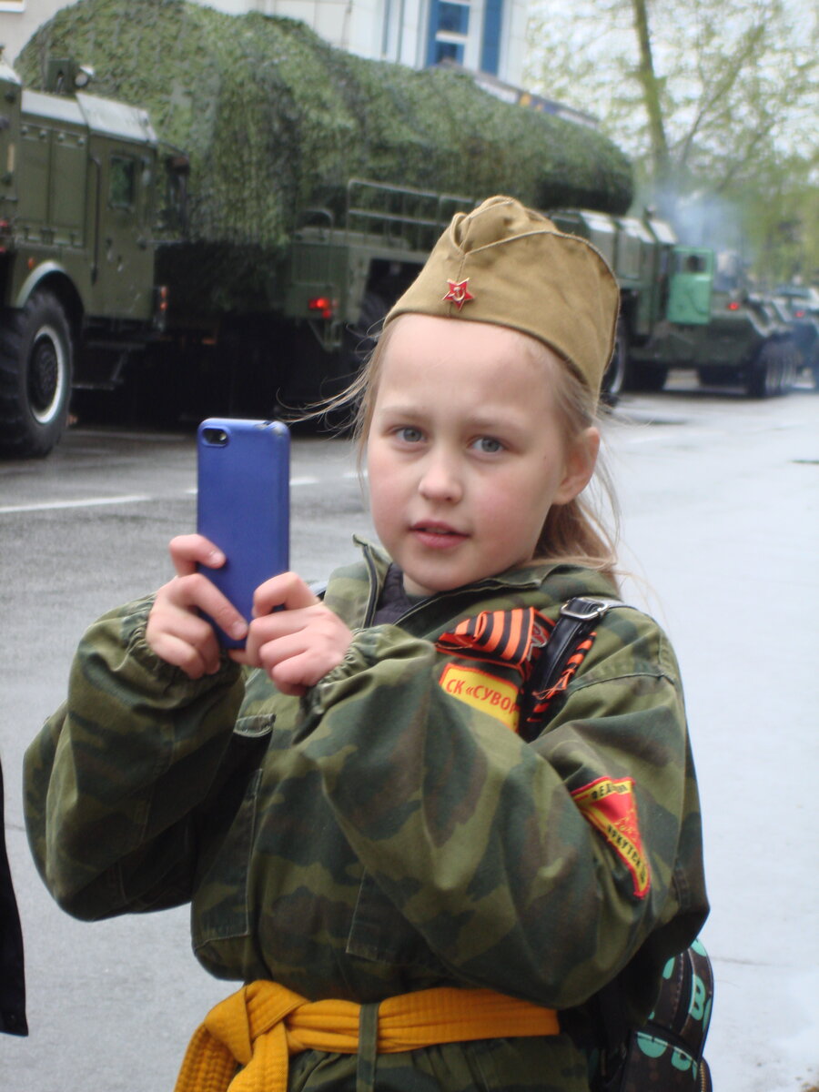 Незнакомая девочка, которую я сфотографировала 9 мая 2019 года