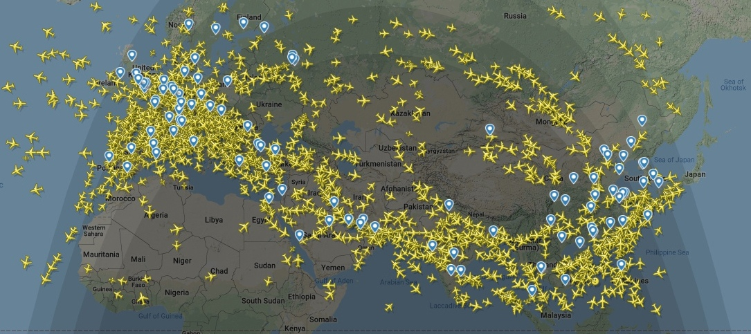 Среднее кол-во самолетов в небе. 
Фото с сайта: https://www.flightradar24.com/41.78,50.17/3 