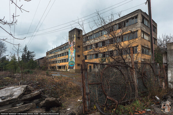Две вещи на заброшенных советских заводах, которые расстраивают меня больше всего