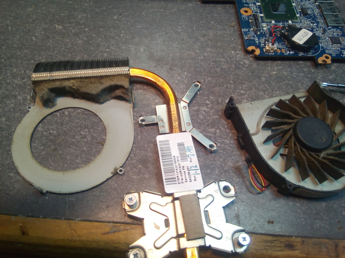 Вот такие валенки иногда приходится извлекать. Результат ожидаем - отвал кристалла на AMD-шном чипе