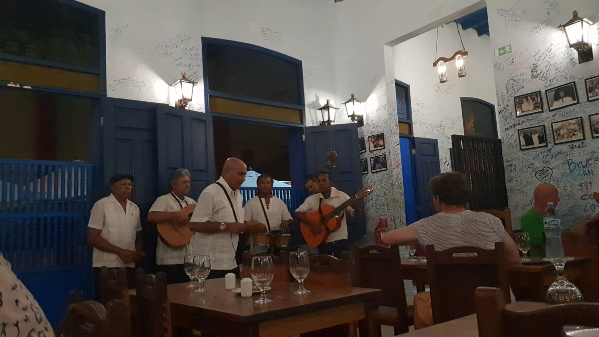 Кафе, где можно оставлять свои пожелания на стене (г. Ольгин)