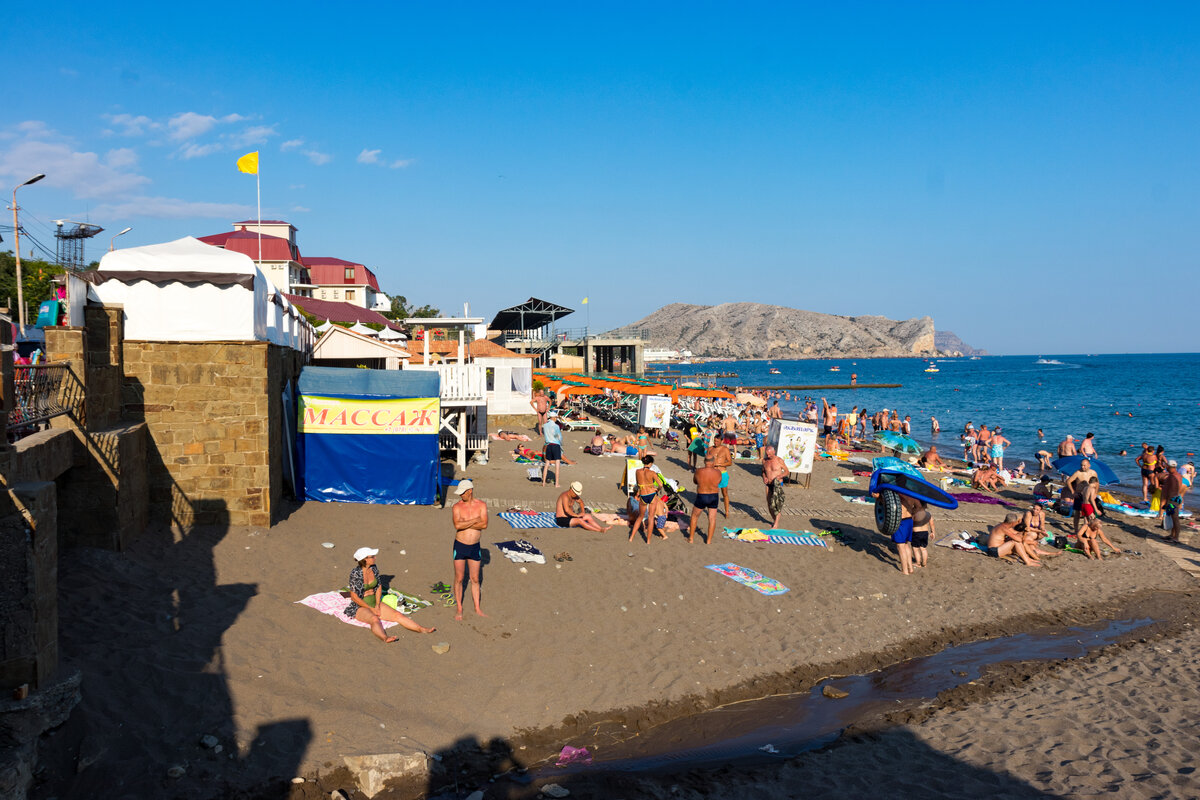 Пляж в Судаке (Крым). Минусы и плюсы