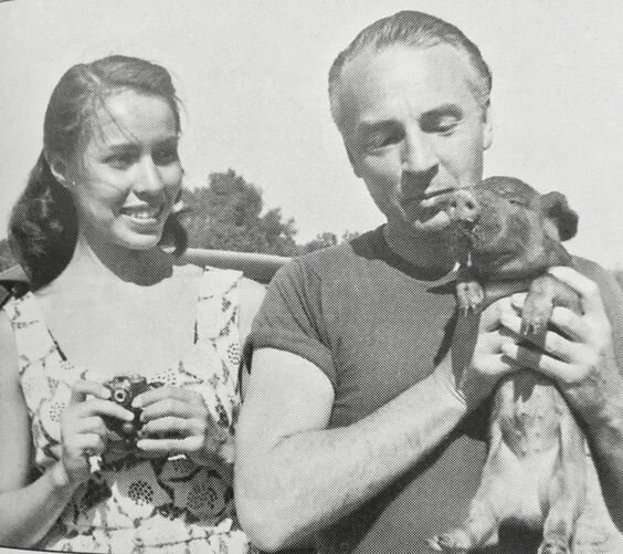 Мистер Би со своей женой, балериной Марией Толчиф и, очевидно, будущей едой. Источник фото: Dance Magazine. Cкан владельцев канала.