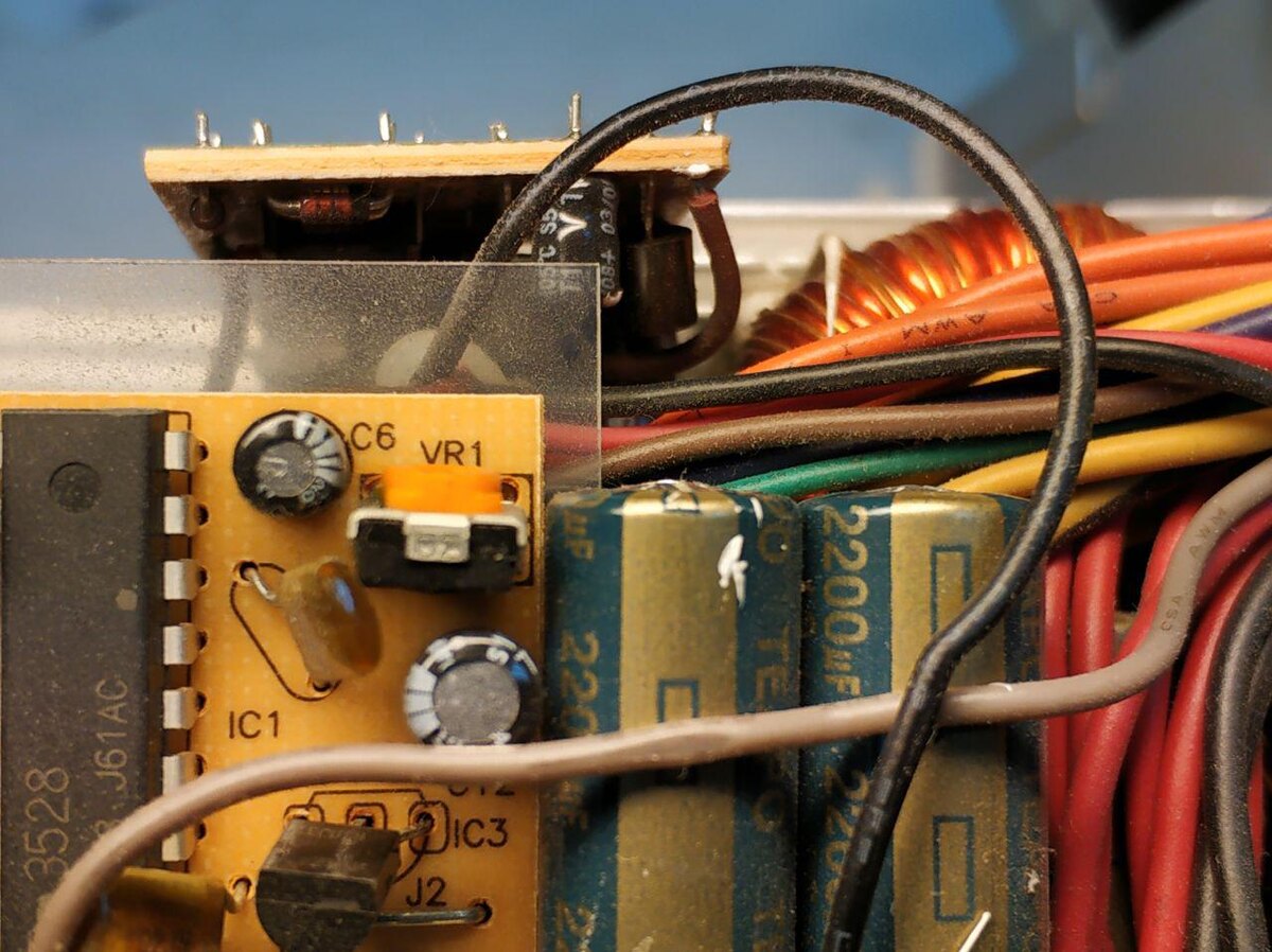 Пример вздутого конденсатора.